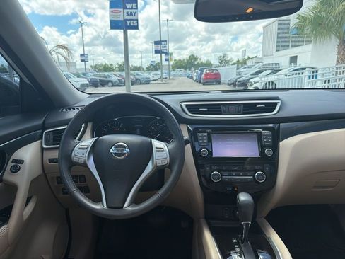 Used 2016 Nissan Rogue SL w/ SL Premium Package image 4