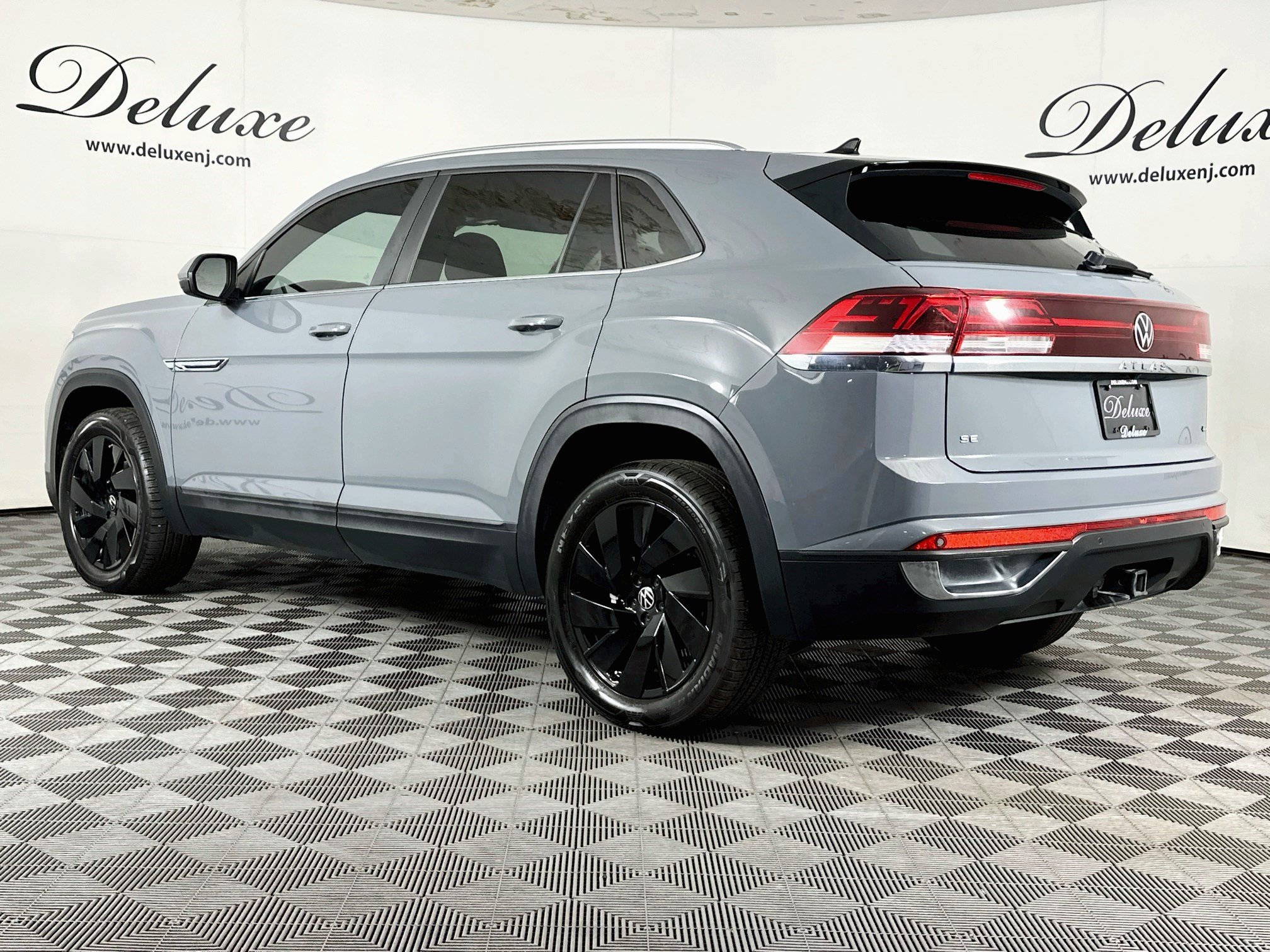 Used 2025 Volkswagen Atlas Cross Sport SE w/ Panoramic Sunroof Package AWD/4WD image 4
