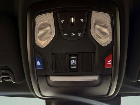 Used 2025 RAM 3500 Big Horn AWD/4WD image 25