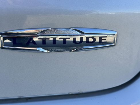 Used 2024 Jeep Compass Latitude image 5