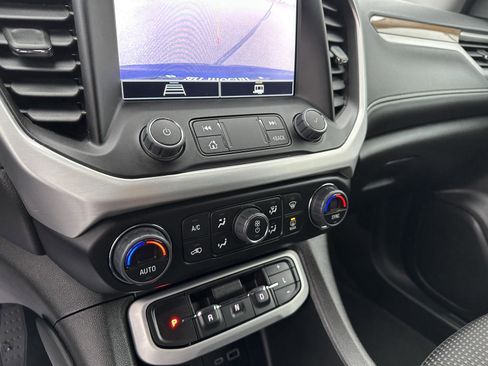 Used 2023 GMC Acadia SLE w/ Driver Convenience Package image 32