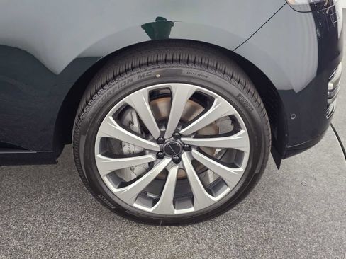 New 2026 Land Rover Range Rover SE image 9