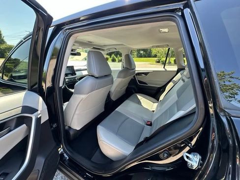 Used 2021 Toyota RAV4 XLE Premium FWD image 18
