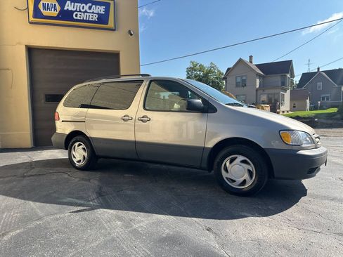 Used 2001 Toyota Sienna LE w/ LE Upgrade Pkg 2 FWD image 4