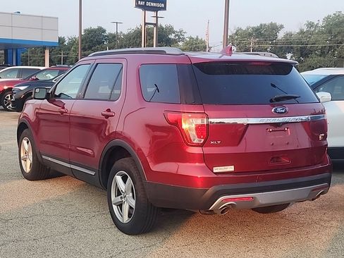 Used 2017 Ford Explorer XLT AWD/4WD image 2