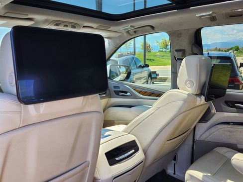 Used 2021 Cadillac Escalade Sport Platinum image 11