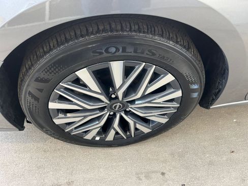 Used 2025 Nissan Altima 2.5 SV FWD image 30