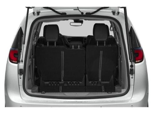 Used 2024 Chrysler Pacifica Touring-L image 14