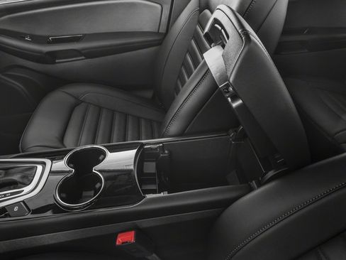 Used 2018 Ford Edge Titanium FWD image 18