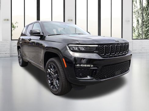 Used 2025 Jeep Grand Cherokee Summit w/ Obsidian Package AWD/4WD image 7