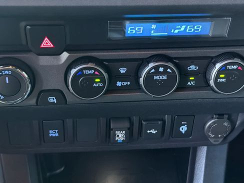 Used 2022 Toyota Tacoma TRD Off-Road w/ Black Out Package (TMS) AWD/4WD image 21