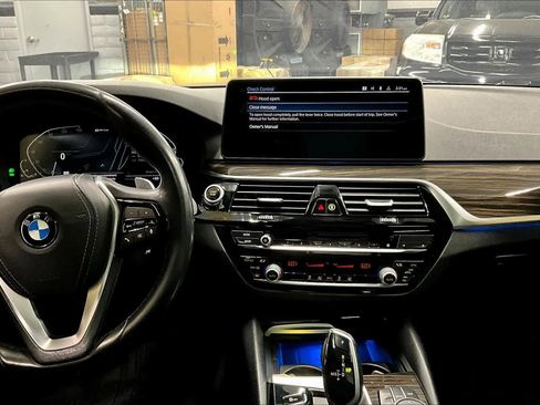 Used 2021 BMW 530e image 6