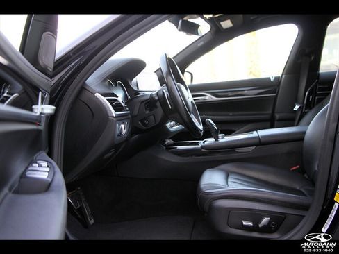 Used 2019 BMW 740i w/ M Sport Package RWD image 26