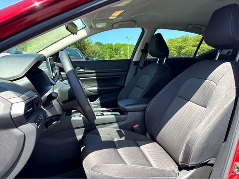 Used 2024 Nissan Altima 2.5 SV image 16