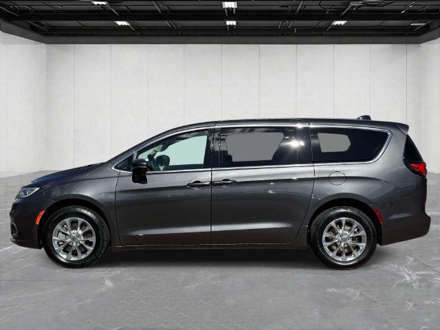 Used 2023 Chrysler Pacifica Touring-L AWD/4WD image 8