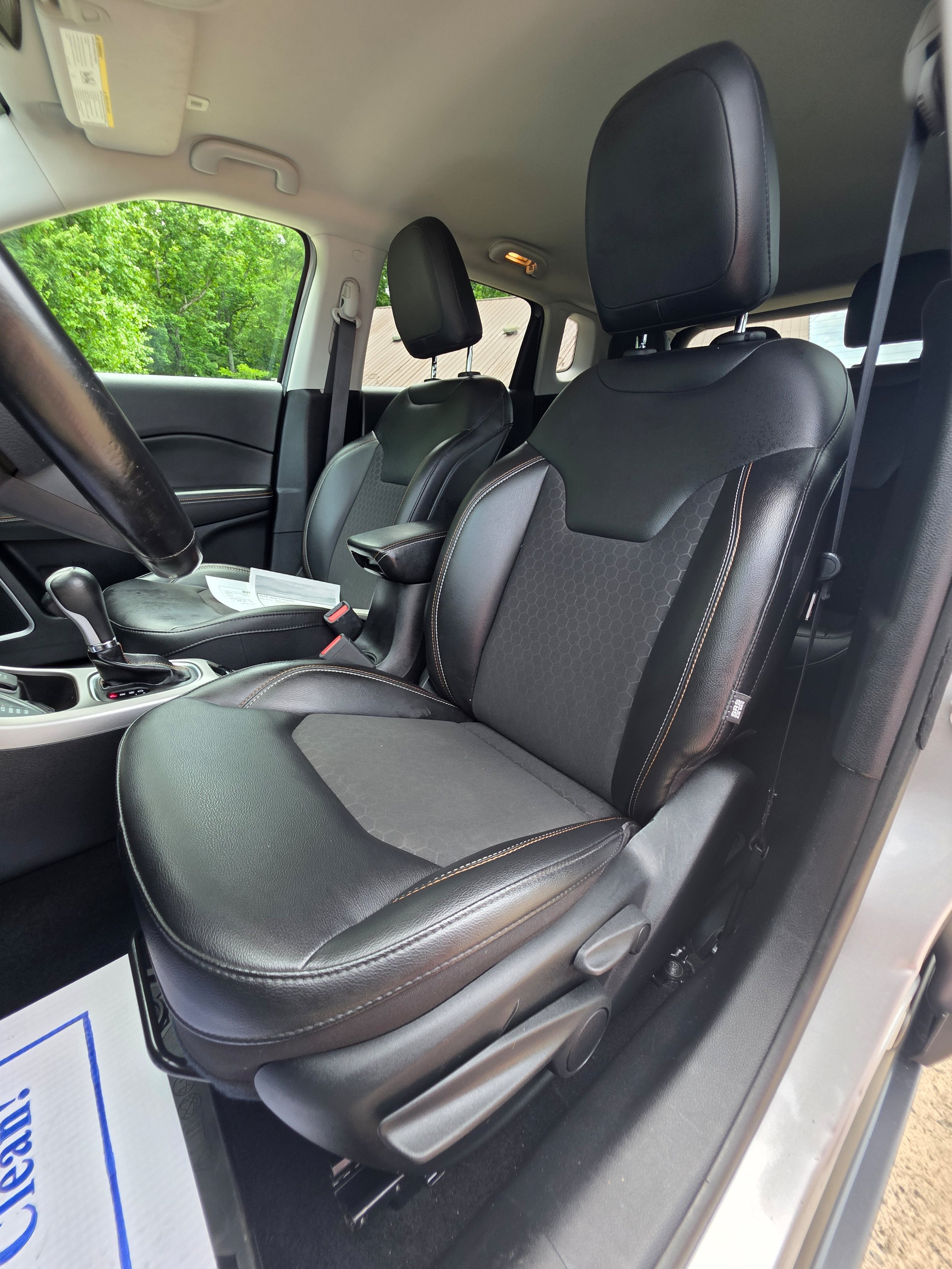 Used 2019 Jeep Compass Latitude w/ Cold Weather Group AWD/4WD image 14