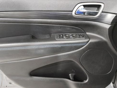 Used 2020 Jeep Grand Cherokee Laredo image 33