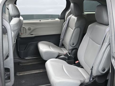 Used 2022 Toyota Sienna XLE w/ XLE Plus Package image 36