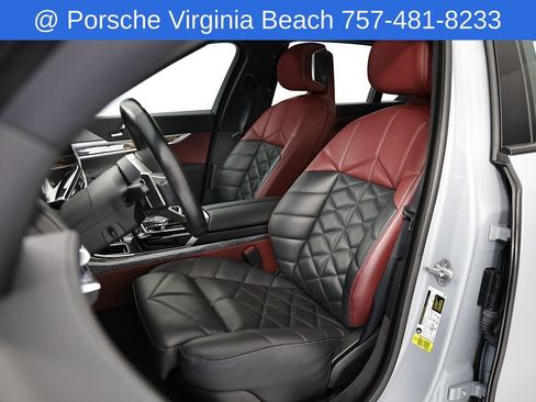 Used 2023 BMW 740i w/ Parking Assistance Package RWD image 5