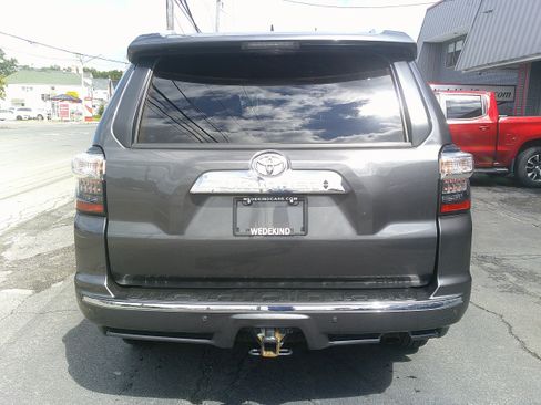 Used 2021 Toyota 4Runner Limited AWD/4WD image 4