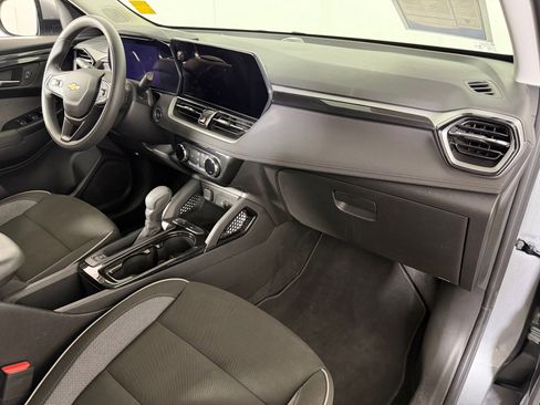 Used 2024 Chevrolet TrailBlazer LT FWD image 24