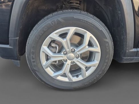 Used 2024 Jeep Compass Latitude AWD/4WD image 13