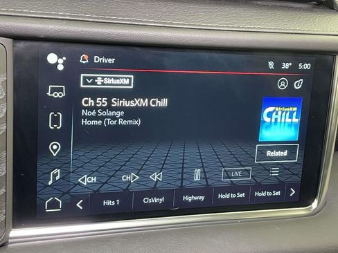 Used 2022 GMC Yukon Denali w/ Denali Premium Package image 28