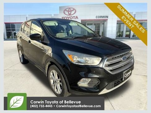 Used 2017 Ford Escape SE FWD image 1