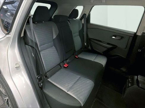 Used 2021 Nissan Rogue SV image 15