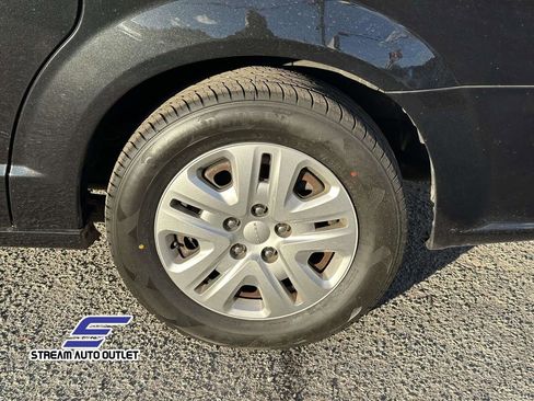 Used 2019 Dodge Grand Caravan SE w/ UConnect Hands-Free Group image 9