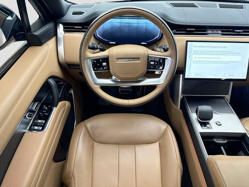 Used 2025 Land Rover Range Rover SE AWD/4WD image 10