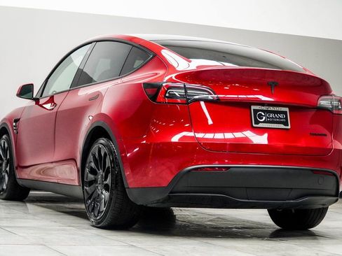 Used 2021 Tesla Model Y Long Range image 12