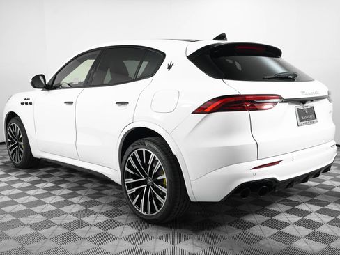 New 2025 Maserati Grecale Modena image 9