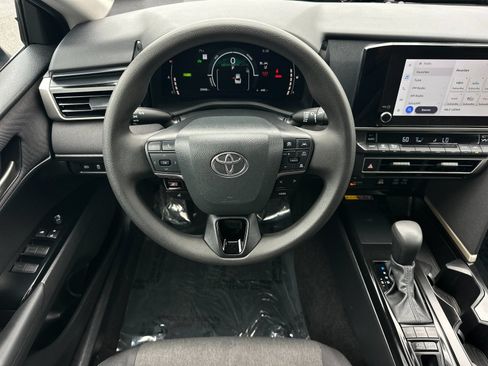 Used 2025 Toyota Camry LE FWD image 13