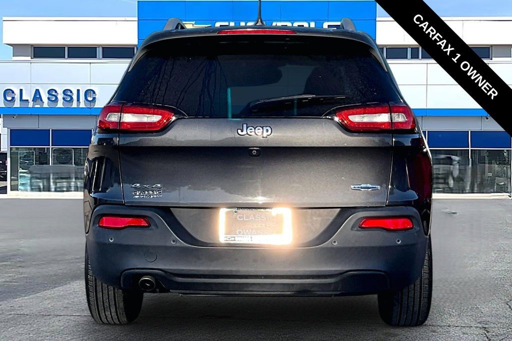 Used 2016 Jeep Cherokee Latitude w/ Safety/Convenience Group AWD/4WD image 4