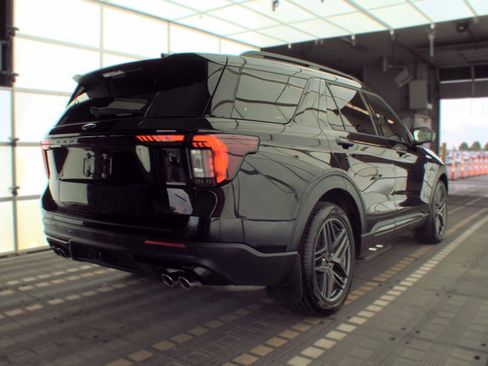 Used 2025 Ford Explorer ST AWD/4WD image 9