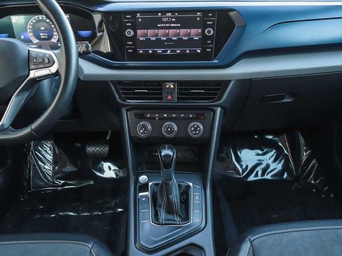 Used 2022 Volkswagen Taos SE image 13