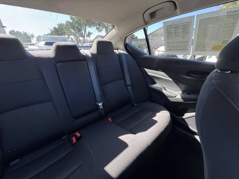 Used 2025 Nissan Altima 2.5 SV FWD image 38