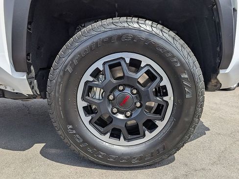 Used 2025 Toyota Tacoma TRD Off-Road AWD/4WD image 17