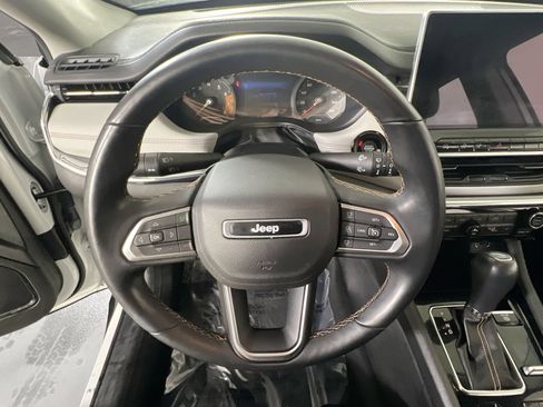 Used 2022 Jeep Compass Limited image 11