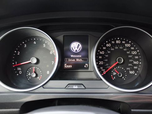Used 2018 Volkswagen Tiguan S image 16