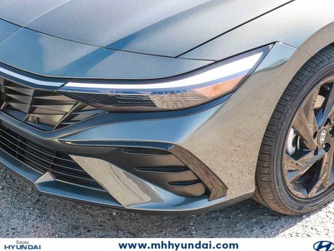 New 2026 Hyundai Elantra SEL Sport FWD image 7