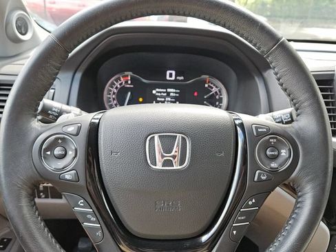 Used 2016 Honda Pilot Touring image 22
