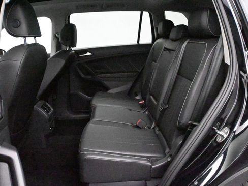 Used 2022 Volkswagen Tiguan SE w/ Panoramic Sunroof Package image 8