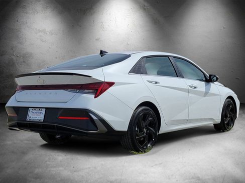New 2026 Hyundai Elantra SEL Sport Premium FWD image 3