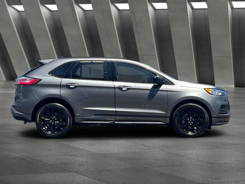 Used 2024 Ford Edge SE w/ Black Appearance Package AWD/4WD image 3