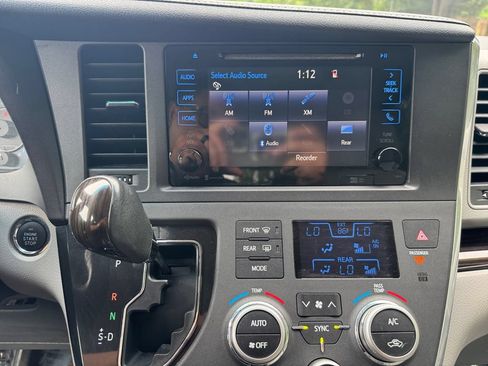 Used 2017 Toyota Sienna XLE Premium AWD/4WD image 22