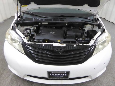 Used 2013 Toyota Sienna L image 28