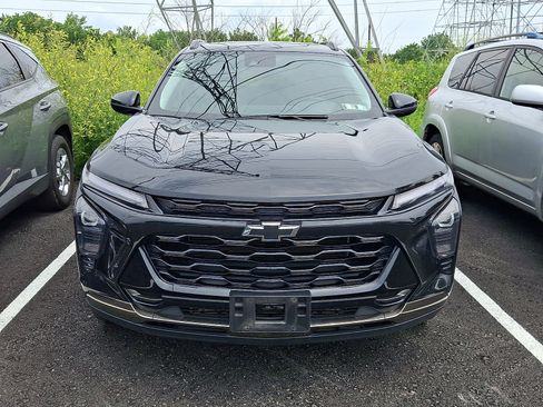 Used 2024 Chevrolet Trax ACTIV w/ Sunroof Package FWD image 2