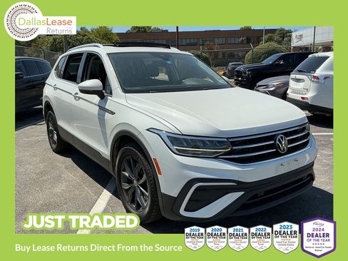 Used 2023 Volkswagen Tiguan SE FWD image 1